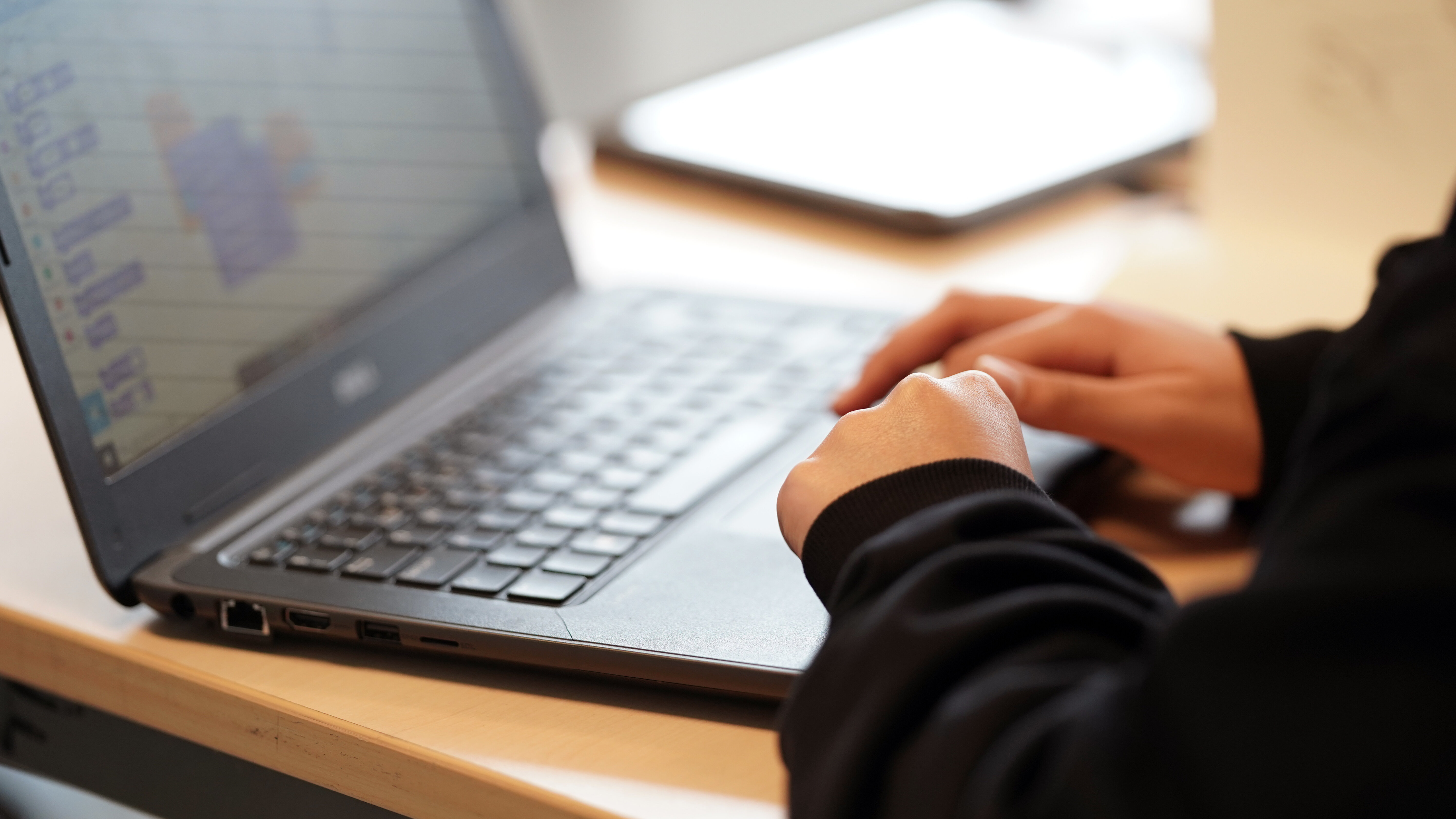 Young person in front of a laptop. Credit: Shane Colvin/UiO